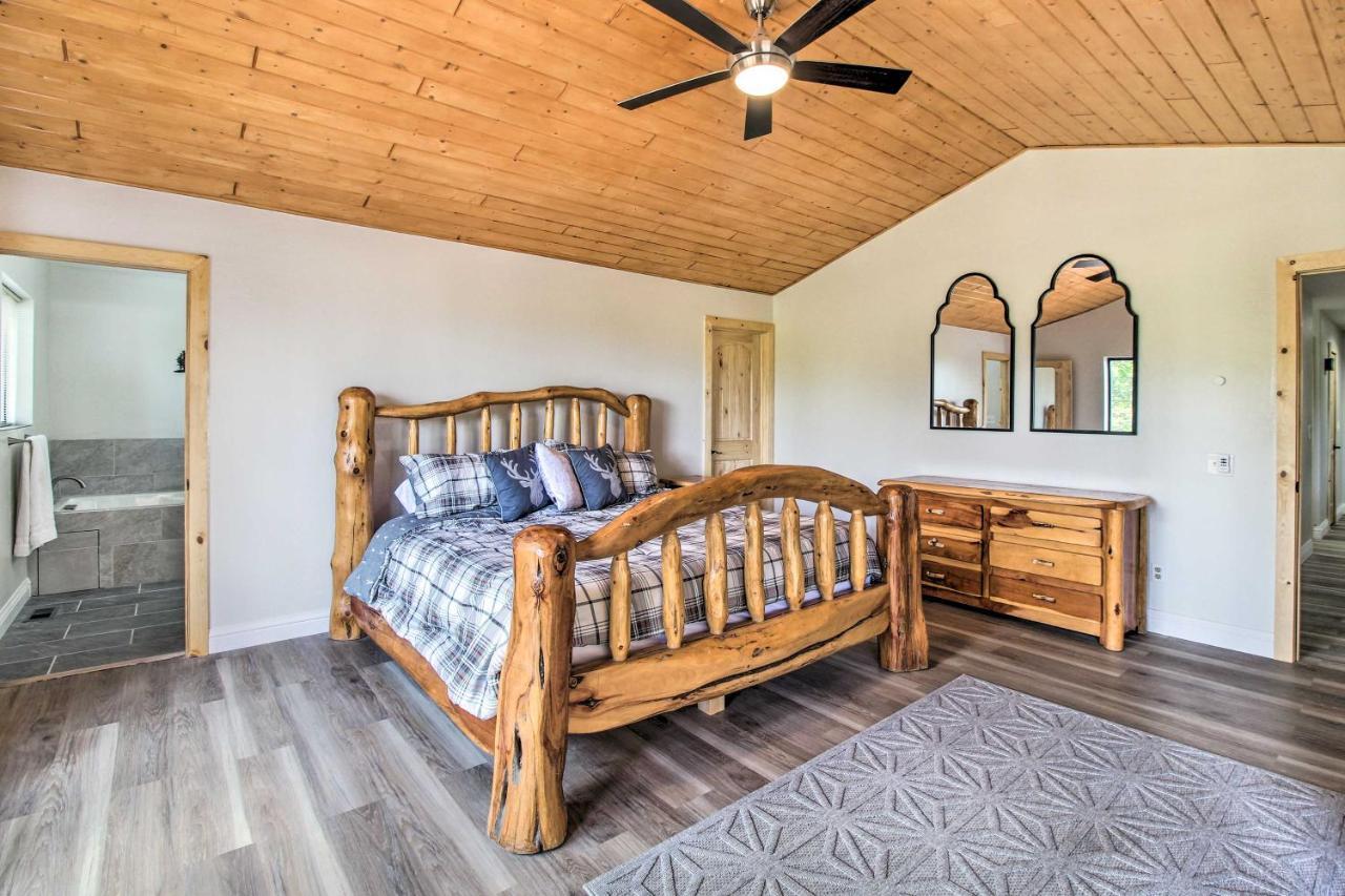 Pinetop Creekside Cabin Secret Game Room! Exterior photo